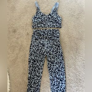 Cheetah blue aerie 2 piece set, great condition, size M in top and bottom